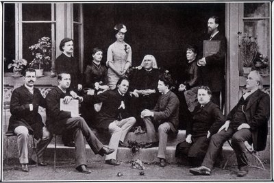 Franz Liszt (1811-1886), en Weimar, en el círculo de sus alumnos favoritos de Unknown photographer