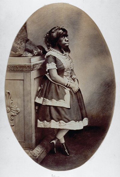 Retrato de cuerpo entero del fenómeno humano Giulia Pastrana de Unknown photographer