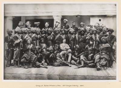 Grupo de Oficiales Nativos y hombres, 20ª Infantería de Punjab de Unknown photographer