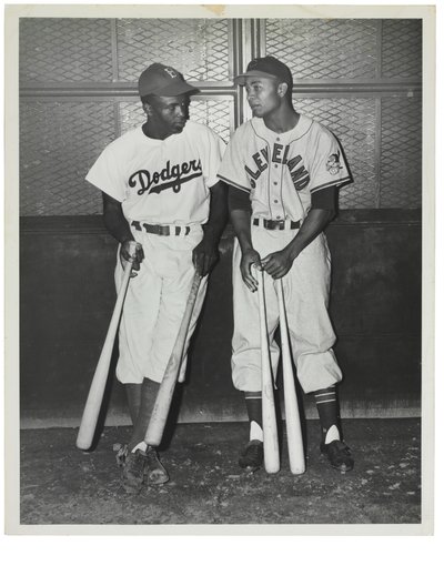Jackie Robinson y Larry Doby, c.1947 (fotografía (b/n)) de Unknown photographer