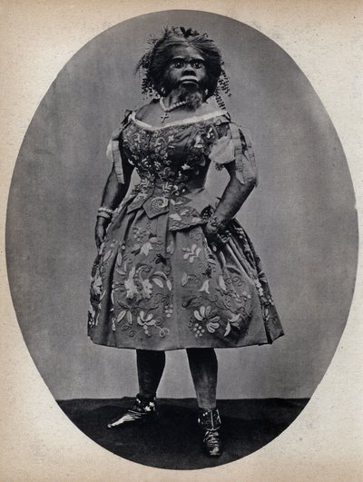 Los Monstruos, la mujer perro. Fotografía, finales del siglo XIX, París. Colección Selva de Unknown photographer