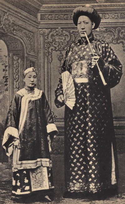 Los monstruos, el gigante de China. Fotografía, finales del siglo XIX, París. Colección privada. de Unknown photographer