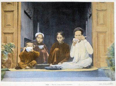 Comida de una familia annamita, c. 1895, Alrededor del mundo, finales del siglo XIX de Unknown photographer