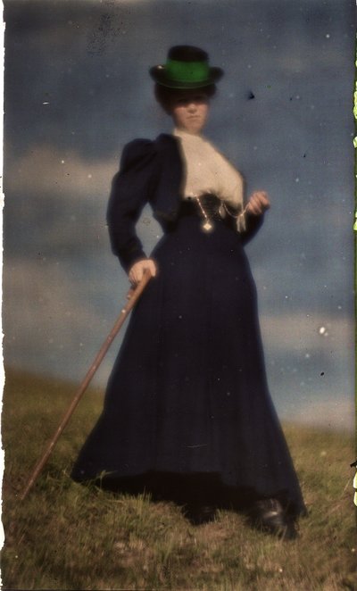 La Srta. Mary con el traje azul de Unknown photographer
