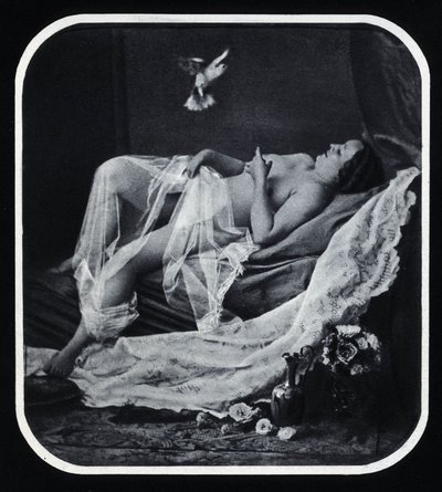 Mujer desnuda acostada alrededor de 1850 Fotografía anónima de Unknown photographer