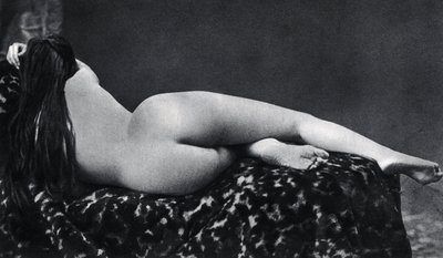 Mujer desnuda recostada alrededor de 1860 Fotografía anónima de Unknown photographer
