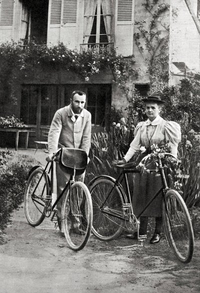 Pierre y Marie Curie en su jardín de Unknown photographer