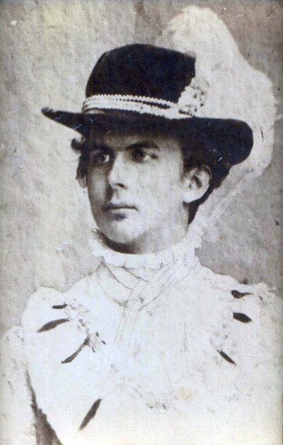 Retrato de Luis II de Baviera con sombrero de Unknown photographer
