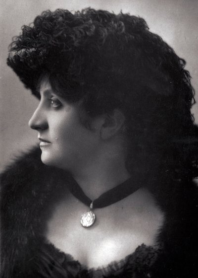 Retrato de Pauline Patry (Jeanne Cécile Pesty) (1856-?) actriz francesa de finales del siglo XIX de Unknown photographer