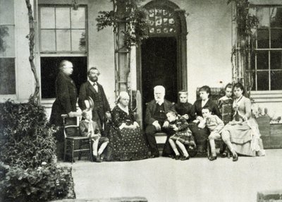 Retrato de Victor Hugo en el exilio en Guernsey en 1866 con Juliette Drouet a su derecha de Unknown photographer