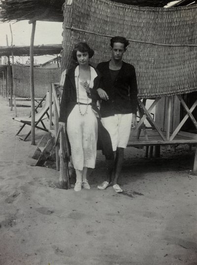 Retrato de una pareja en la playa, Versilia de Unknown photographer