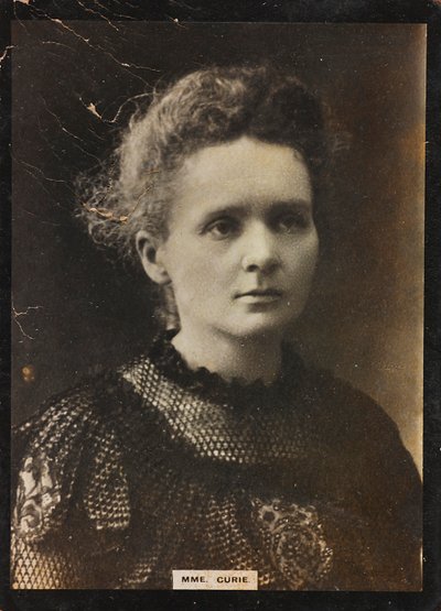 Retrato de la química y física Marie Sk#322;odowska-Curie (1867-1934), esposa de Pierre Curie, Premio Nobel de Física en 1903 con su marido y de Química en 1911. de Unknown photographer