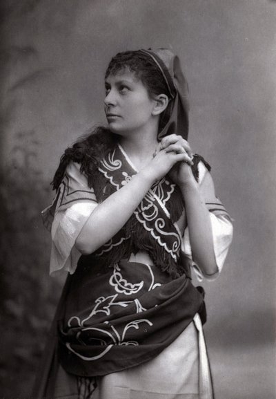 Retrato de la soprano Elisabeth Janvier en “Le Tribut de Zamora” de Charles Gounod en 1881. de Unknown photographer