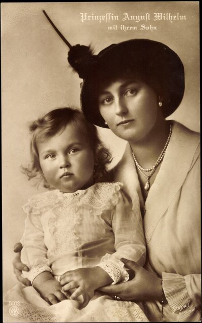 Princesa August Wilhelm con hijo, NPG 5003 de Unknown photographer