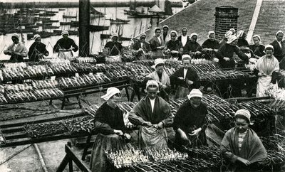 Industria sardinera, Finisterre, Bretaña (foto b/n) de Unknown photographer