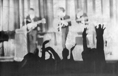 The Beatles/Brian Epstein (foto en blanco y negro) de Unknown photographer