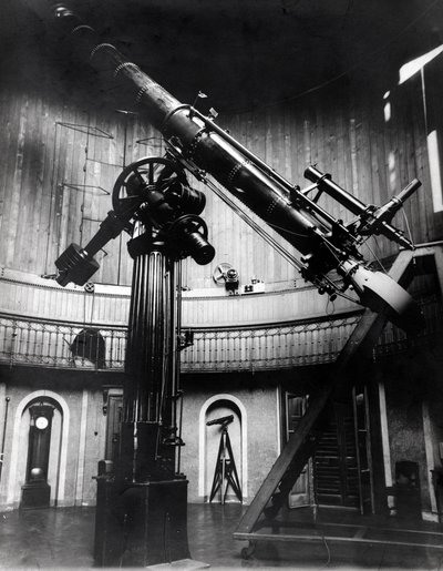 El telescopio Schmidt por Giovanni Virginio Schiaparelli (1835-1910) astrofísico en Brera (Milán). Observó configuraciones rectilíneas en el planeta Marte, llamándolas los canales marcianos (canali). de Unknown photographer