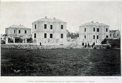 Casas adosadas construidas en Hanoi por el empresario Yolle, “Le Tonkin en 1900” por Robert Dubois de Unknown photographer