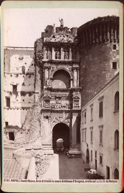 Arco triunfal del Castel Nuovo, Nápoles, hacia 1880 (fotografía) de Unknown photographer