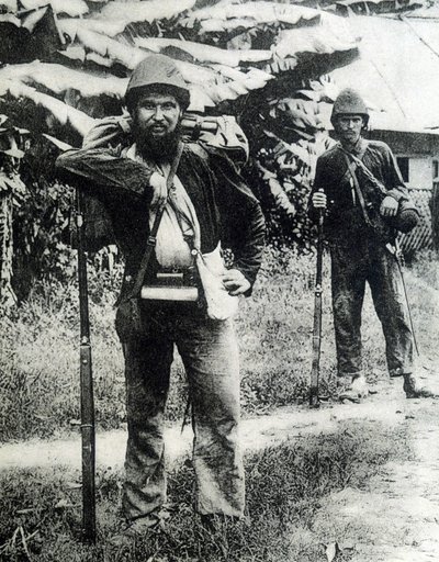 Dos soldados del campo de Tonkín en 1883 de Unknown photographer