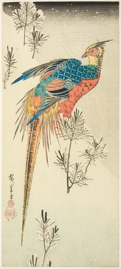 Faisán dorado posado en una empinada ladera nevada entre pequeños pinos de Utagawa Hiroshige