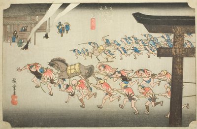 Miya: Festival religioso en el Santuario Atsuta (Miya, Atsuta shinji), de la serie "Cincuenta y tres estaciones del Tokaido (Tokaido gojusan tsugi no uchi)," también conocida como el Tokaido de Hoeido de Utagawa Hiroshige
