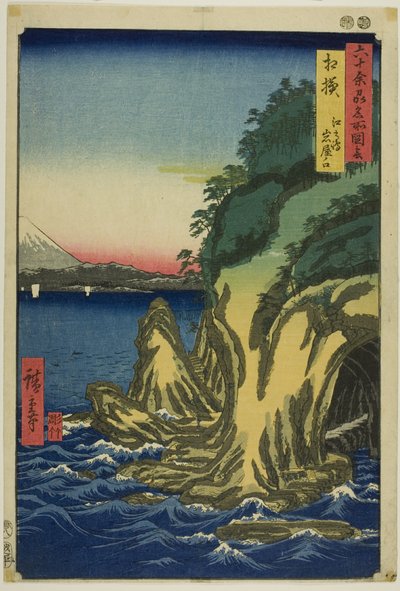Provincia de Sagami: Entrada a las cuevas de Enoshima (Sagami, Enoshima iwaya no kuchi), de la serie "Lugares famosos de las sesenta y tantas provincias (Rokujuyoshu meisho zue)". de Utagawa Hiroshige