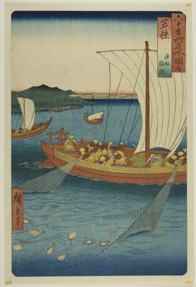 Provincia de Wakasa: Barco pesquero recogiendo peces planos con red (Wakasa, gyosen karei ami), de la serie "Lugares famosos de las sesenta y tantas provincias (Rokujuyoshu meisho zue)". de Utagawa Hiroshige