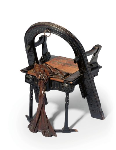 Silla tallada trompe l
