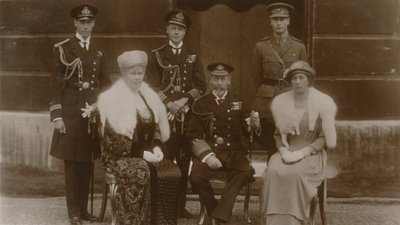 S.A.R. El Duque de York, S.A.R. El Príncipe de Gales, S.A.R. El Príncipe Enrique, S.M. La Reina de Vandyk
