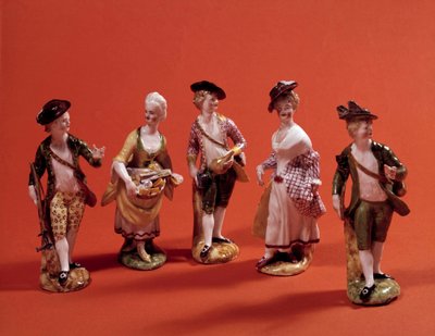 Pequeñas figuras que representan personajes (cazador, ama de casa, dama de alta sociedad...) Estatuillas de porcelana de la Escuela Veneciana del siglo XVIII. París, Artes Decorativas de Venetian School
