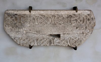Piedra con inscripción y decoraciones de Venetian School