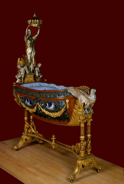 Cuna del príncipe imperial Eugenio Luis José (1856-1879), hijo de Napoleón III hecha en plata, esmalte, bronce y madera por el arquitecto Victor Balard sobre el modelo de la cuna del rey de Roma. 1856 París, Museo Carnavalet de Victor Baltard