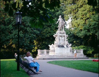 Monumento a Mozart, construido en 1896, Burggarten de Victor Tilgner