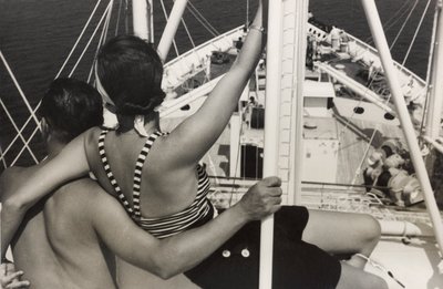 Pareja a bordo del crucero "Oceania", del álbum "At the Edge of Oceania 28th July to 10th August 1935". de Vincenzo Balocchi