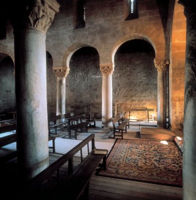 Interior de la Basílica de San Juan de Baños, Baños de Cerrato, España, siglo VII de Visigothic