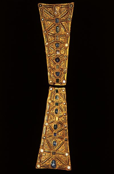 Cuello de una cruz procesional en oro, granate y perlas del Tesoro de Guarrazar, siglo VII de Visigothic