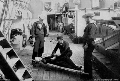 Ejercicio de ambulancia a bordo del crucero HMS Tartar, 1896 de W Gregory