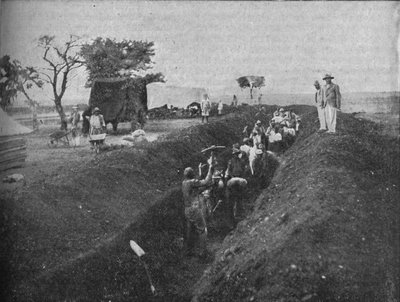 Mafeking: nativos cavando una trinchera, 1902 de W. H. Weekes
