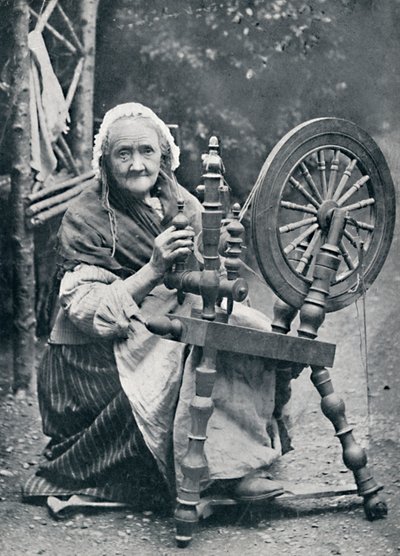 Una anciana irlandesa en su rueca, 1912 de W. Lawrence
