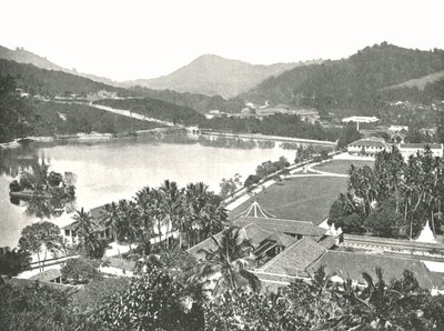 Vista desde el Paseo de Lady Horton, Kandy, Ceilán, 1895 de W and S Ltd