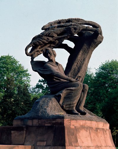 Vista del monumento dedicado al compositor Frederic Chopin (1810-1849) en Varsovia, Polonia de Waclaw Szymanowski
