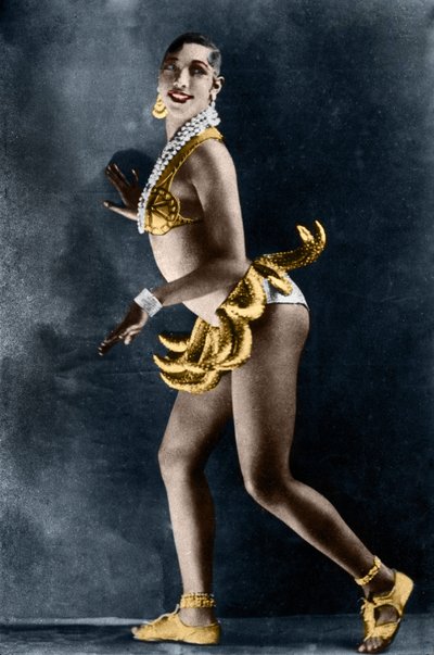 Josephine Baker (1906-1975) en 1925 en la Revue Negre en el Theatre des Champs-Elysees (Campos Elíseos), con su cinturón de plátanos. Fotografía de Lucien Walery (1863-1935). de Walery