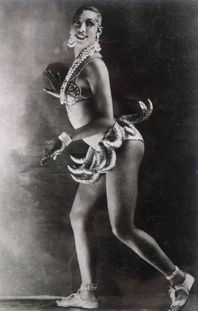 Josephine Baker vestida con un cinturón de plátanos. Fotografía de Lucien Walery (1863-1935). de Walery