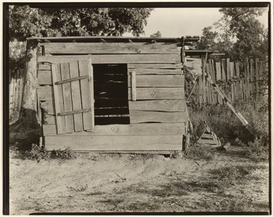 Gallinero en la granja de Floyd Burroughs, condado de Hale, Alabama de Walker Evans