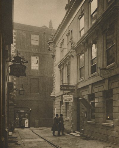 En Devereux Court, lleno de asociaciones del siglo XVIII, c. 1935 de Walter Benington