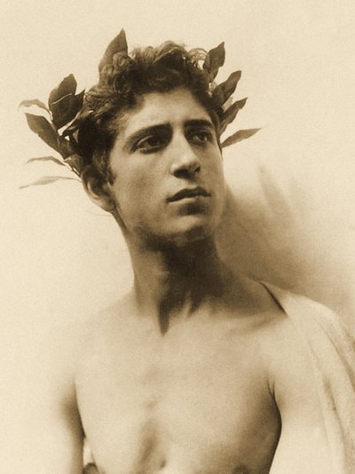 Estudio de un niño con una corona, Sicilia, c. 1898 de Baron Wilhelm von Gloeden