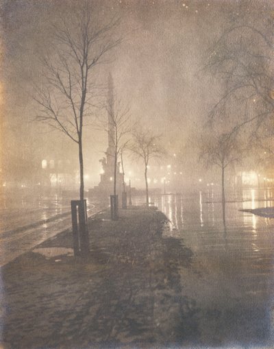 Una noche lluviosa, Columbus Circle, Nueva York, 1897-98 de William A. Fraser