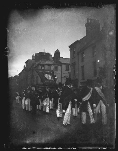 Procesión de la Sociedad Hiberniana, Cardiff, 1892 de William Booth