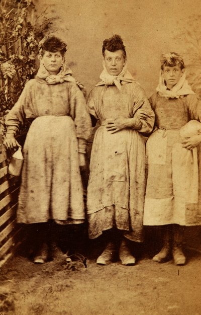 Trabajadores de la fábrica de hierro de Tredegar, Gales de William Clayton
